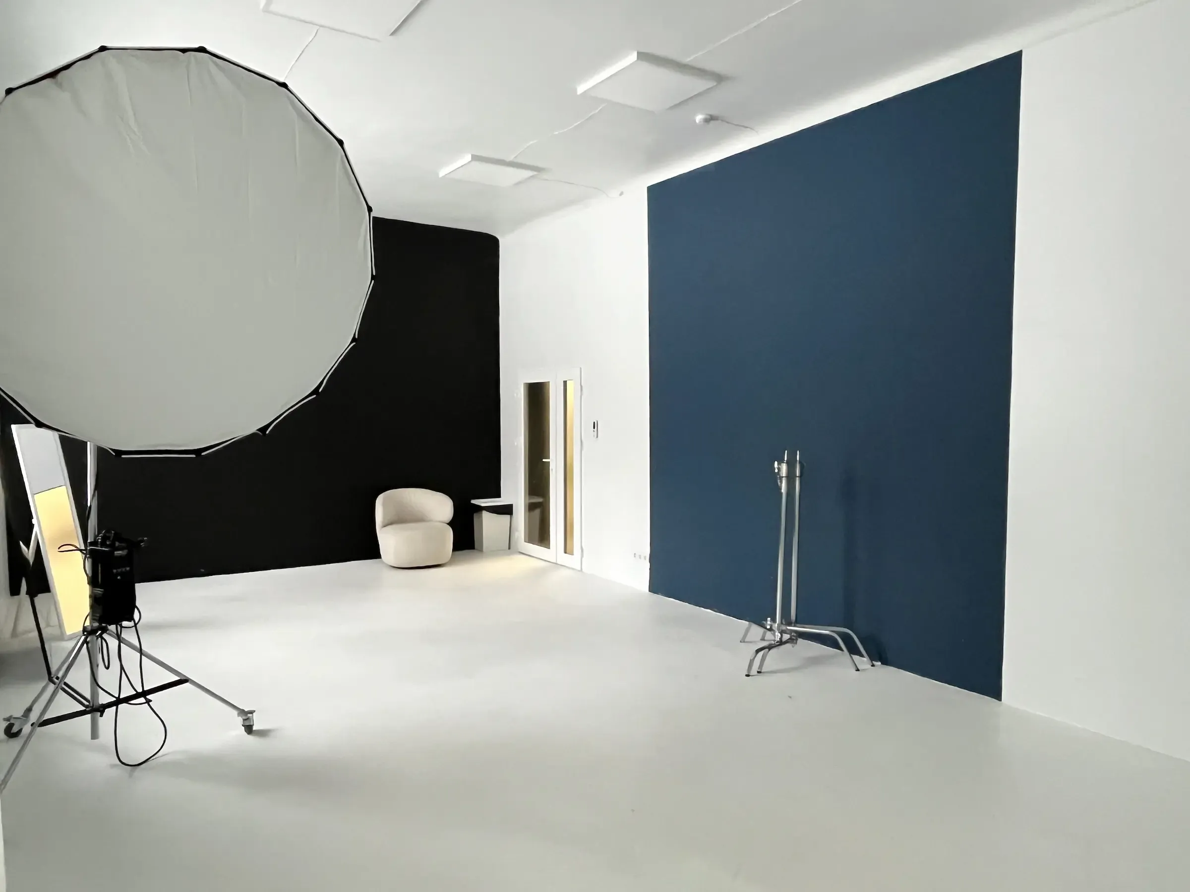 Fotostudija juoda siena Vilniuje